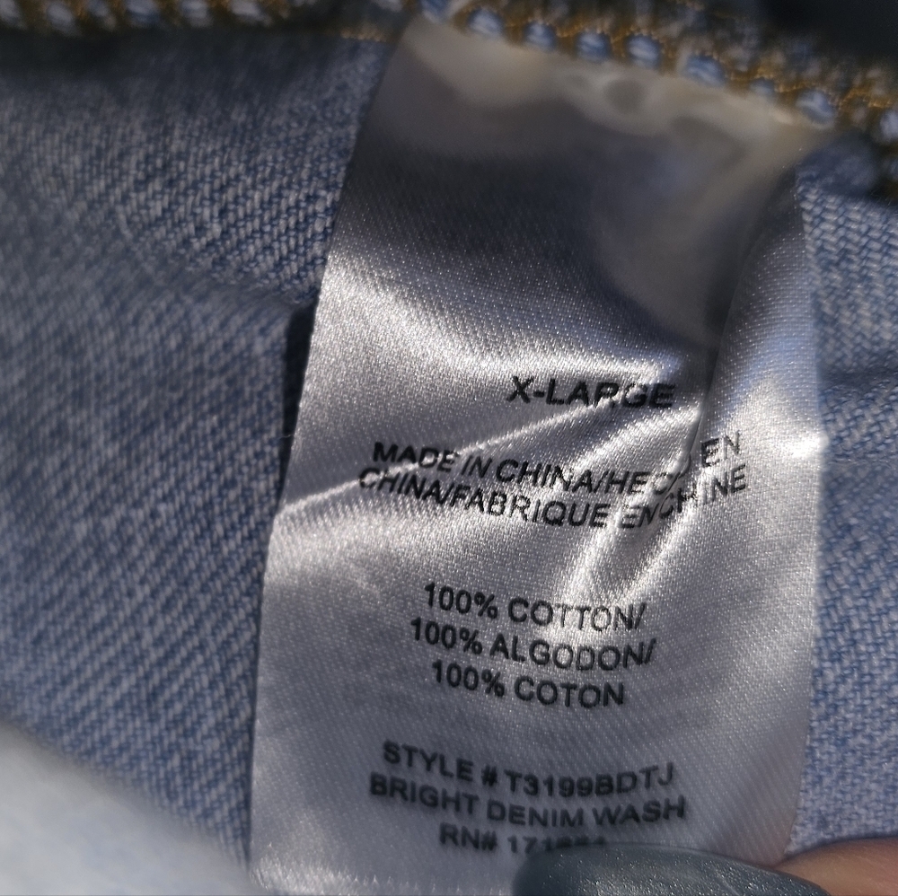 Thread and Supply Cropped Denim Shirt - Picture 4 of 6